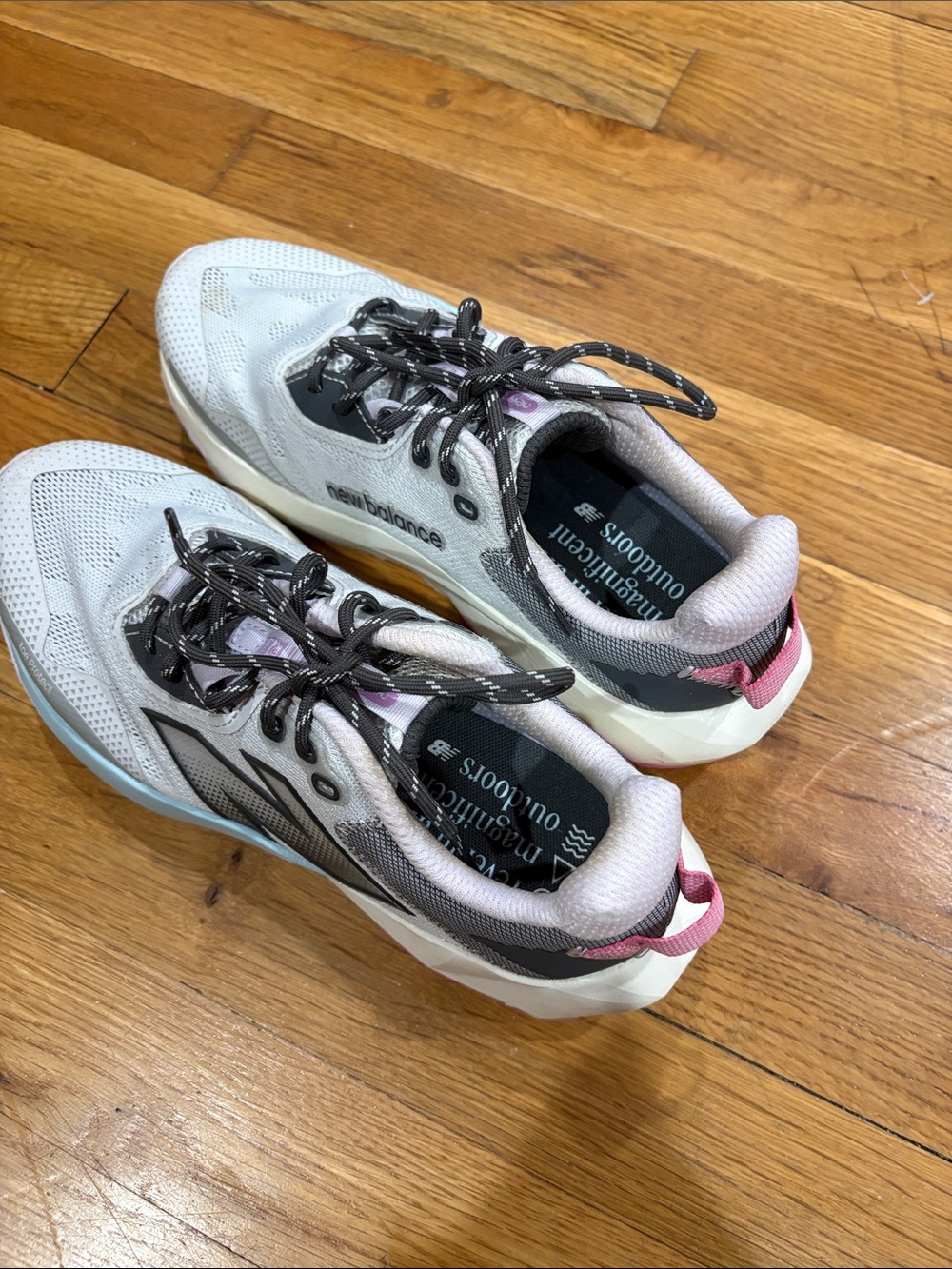 New Balance Women’s White & Pink Athletic Running Sneakers size 8
